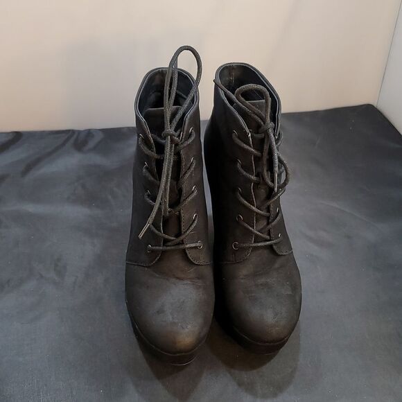 MOSSIMO SUPPLY CO WOMEN'S SUEDE HIGH HEEL ANKLE BOOTS - Picture 4 of 16